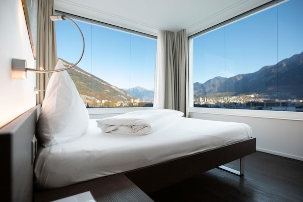 Deluxe Room, 1 Double Bed | Premium bedding, down comforters, pillowtop beds, free minibar