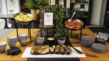 Frokostbuffé hver dag (CHF 24 per person)