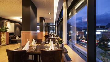 Ze serveren er ontbijt, lunch en diner
