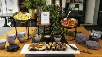 Petit déjeuner buffet servi tous les jours en supplément