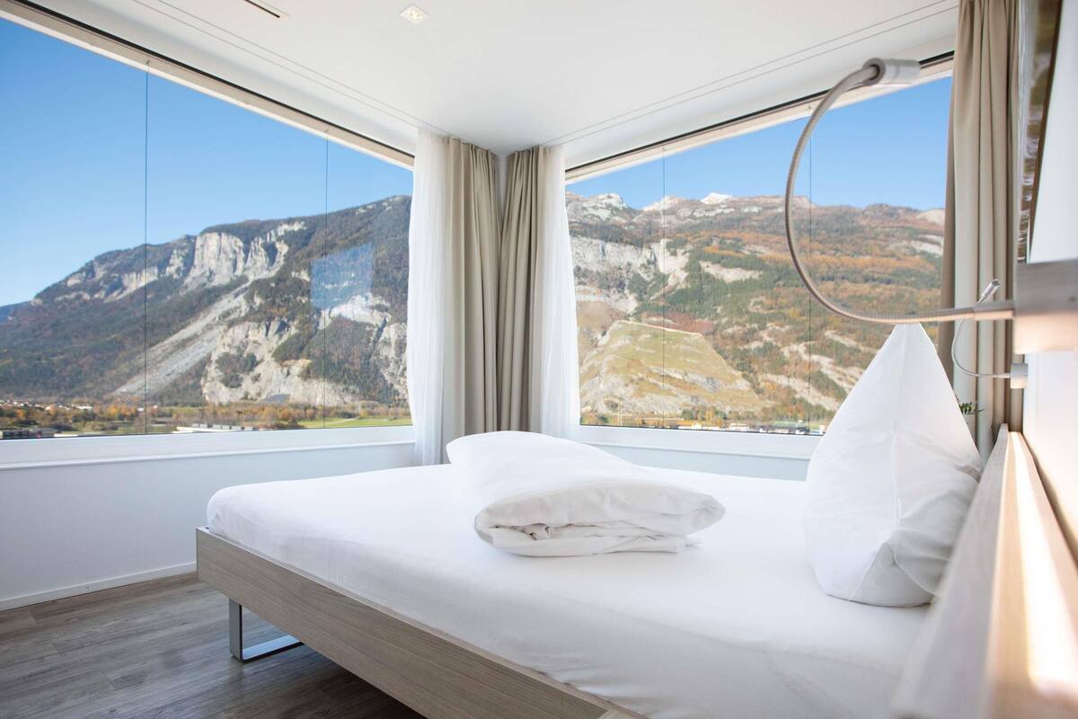 Superior Room, 1 Double Bed, Corner | Premium bedding, down comforters, pillowtop beds, minibar (free items)