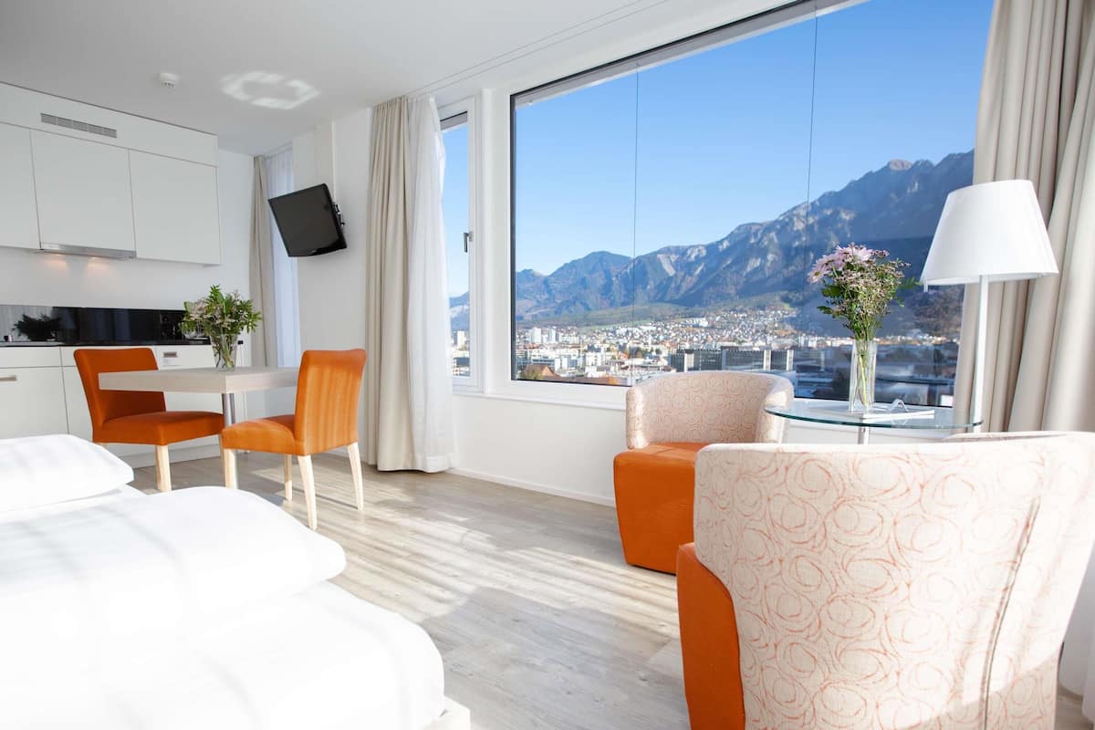 Deluxe Room, 2 Single Beds, Mountain View