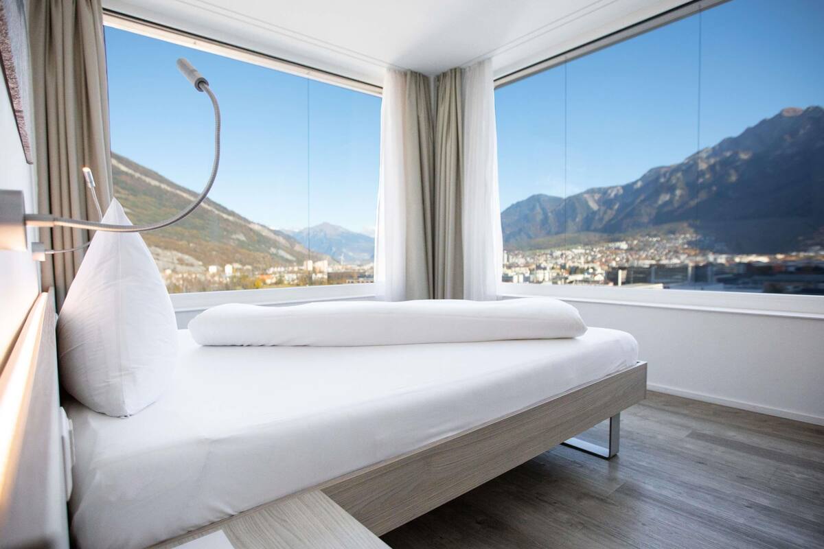 Deluxe Room, 1 Double Bed, Mountain View | Premium bedding, down comforters, pillowtop beds, minibar (free items)