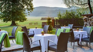 Petit déjeuner complet compris tous les jours