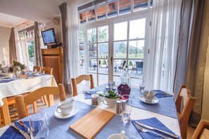 Tägliches inbegriffenes großes Frühstück