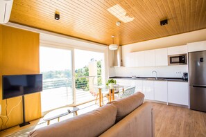 大型冰箱、微波爐、烤箱、爐台