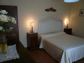 Apartment, 3 Bedrooms (La Paulonia) | Iron/ironing board, free WiFi