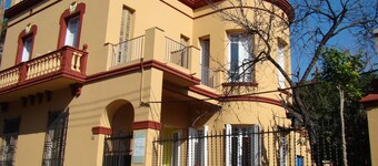 Garden House Hostel Barcelona by Feetup Hostels