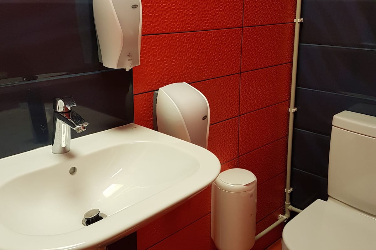 economy room, shared bathroom | bathroom amenities | towels