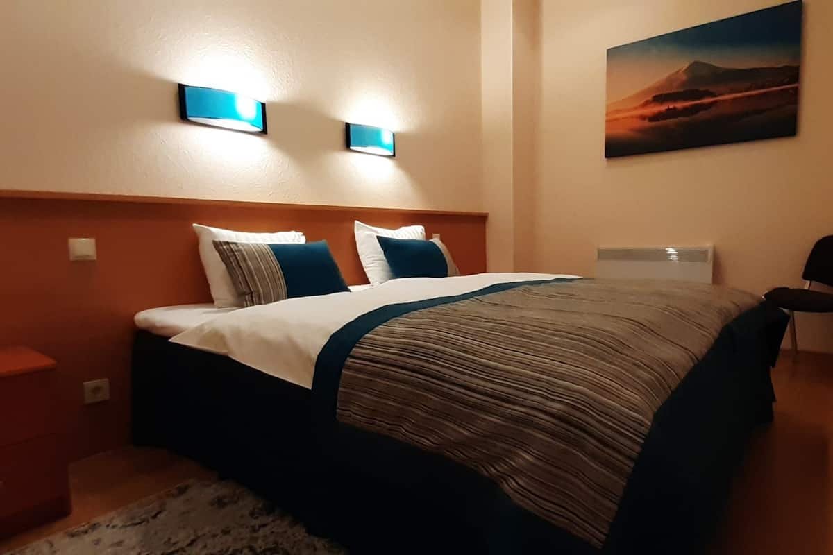 classic suite | premium bedding, desk, soundproofing, iron/ironing board