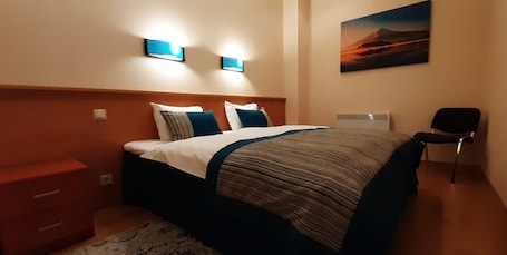 Classic Suite | Premium bedding, desk, soundproofing, iron/ironing board. Sky High Hotel