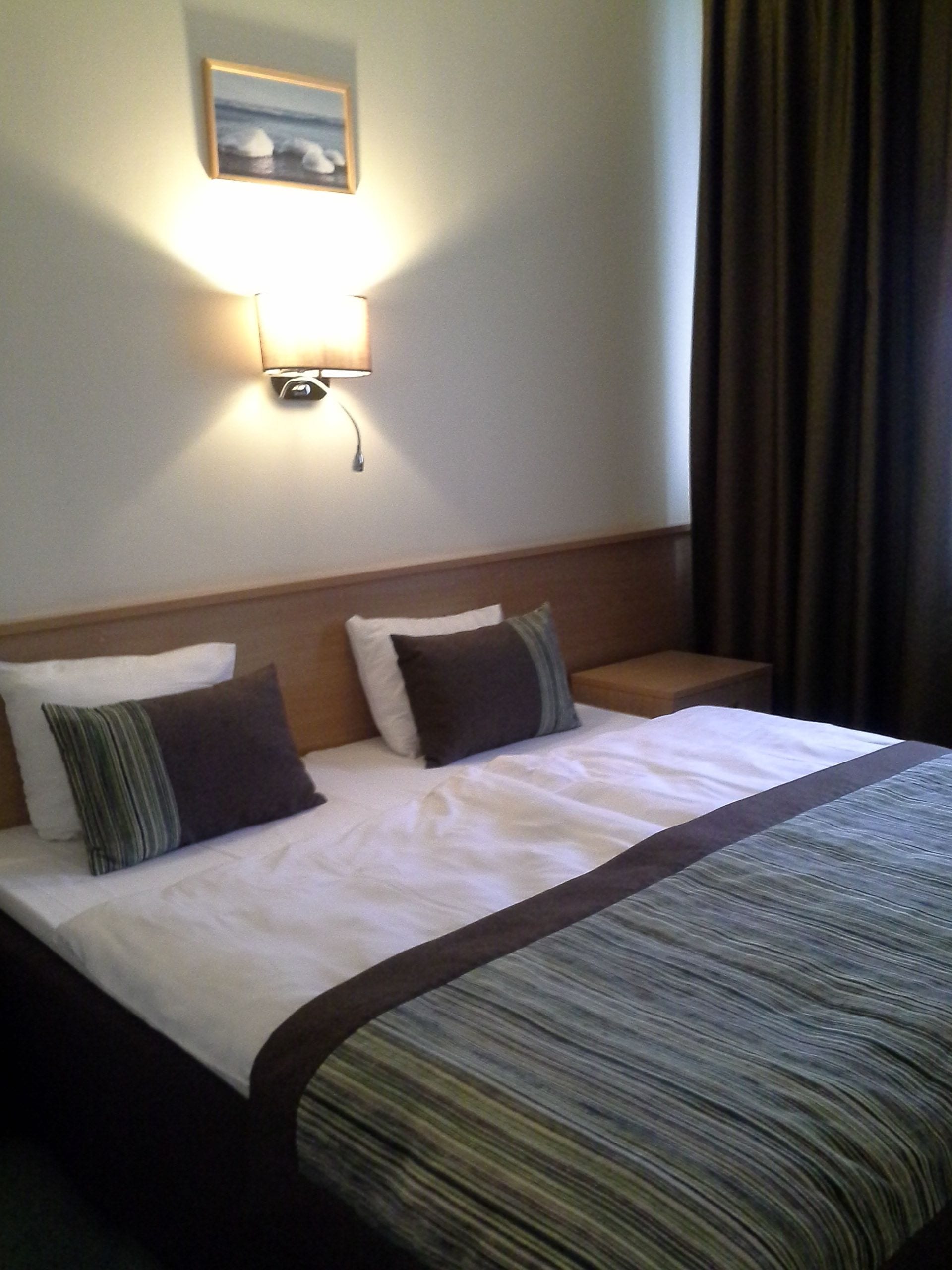 classic suite | premium bedding, desk, soundproofing, iron/ironing board