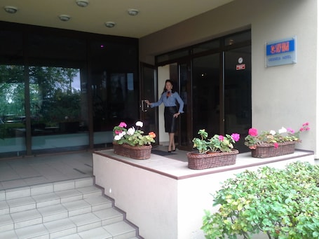 Property entrance. Sky High Hotel