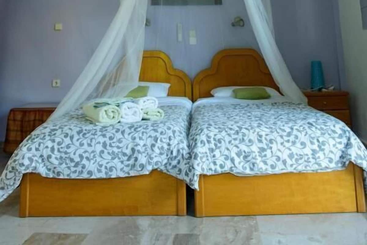 Two Bedroom Studio for 2 adults and 2 children (Sea View) | Egyptian cotton sheets, Select Comfort beds, individually furnished