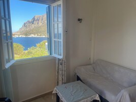 Honeymoon Studio Suite, Non Smoking, Sea View (Top Floor) | Egyptian cotton sheets, Select Comfort beds, individually furnished