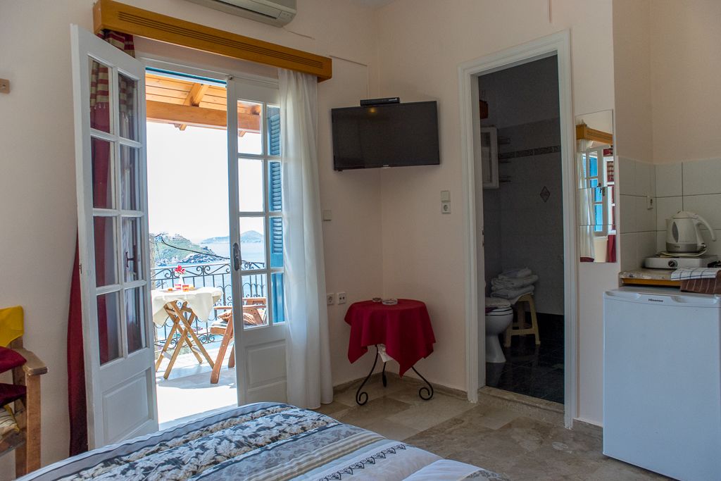 comfort studio, 1 double bed, sea view (top floor) | egyptian cotton sheets, select comfort beds, individually furnished