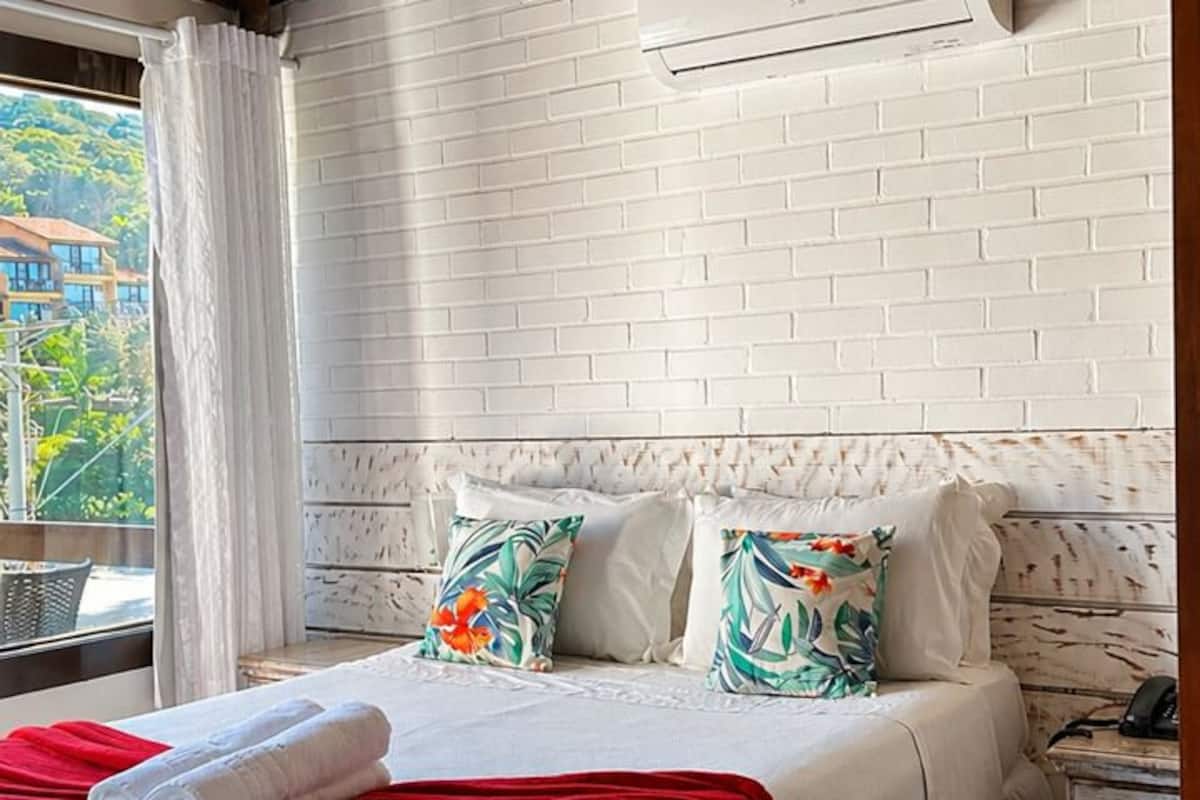 Habitación estándar doble | Caja fuerte, escritorio, cunas gratuitas y wifi gratis