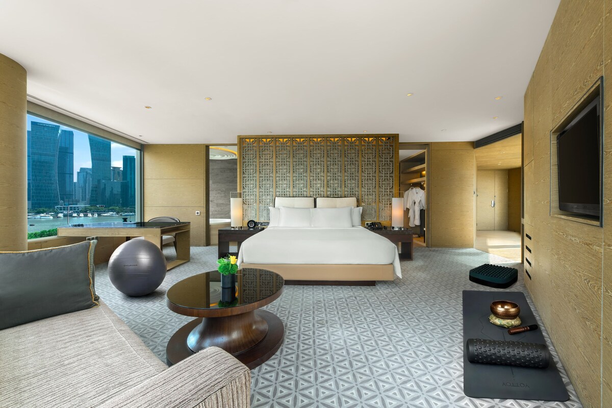 Klassieke kamer, niet-roken (Riverside Retreat) | Donsdekens, een minibar met enkele gratis items, een kluis op de kamer
