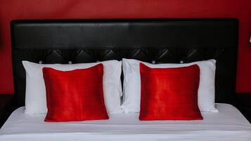 Suite (Single Use) | 1 habitación, edredón y caja de seguridad en la habitación