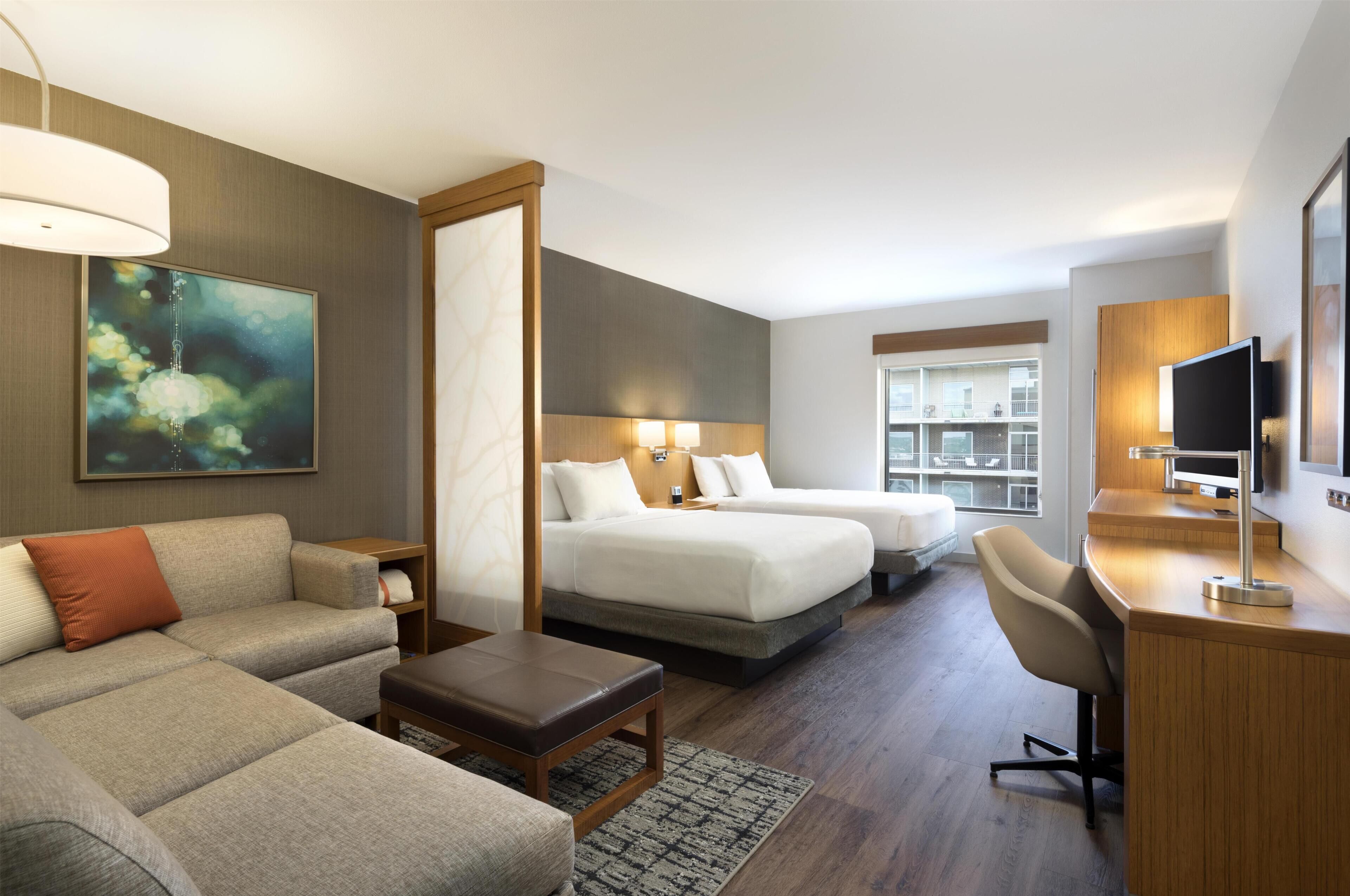 Room, 2 Queen Beds (High Floor) | Hypo-allergenic bedding available, down comforters, in-room safe, desk