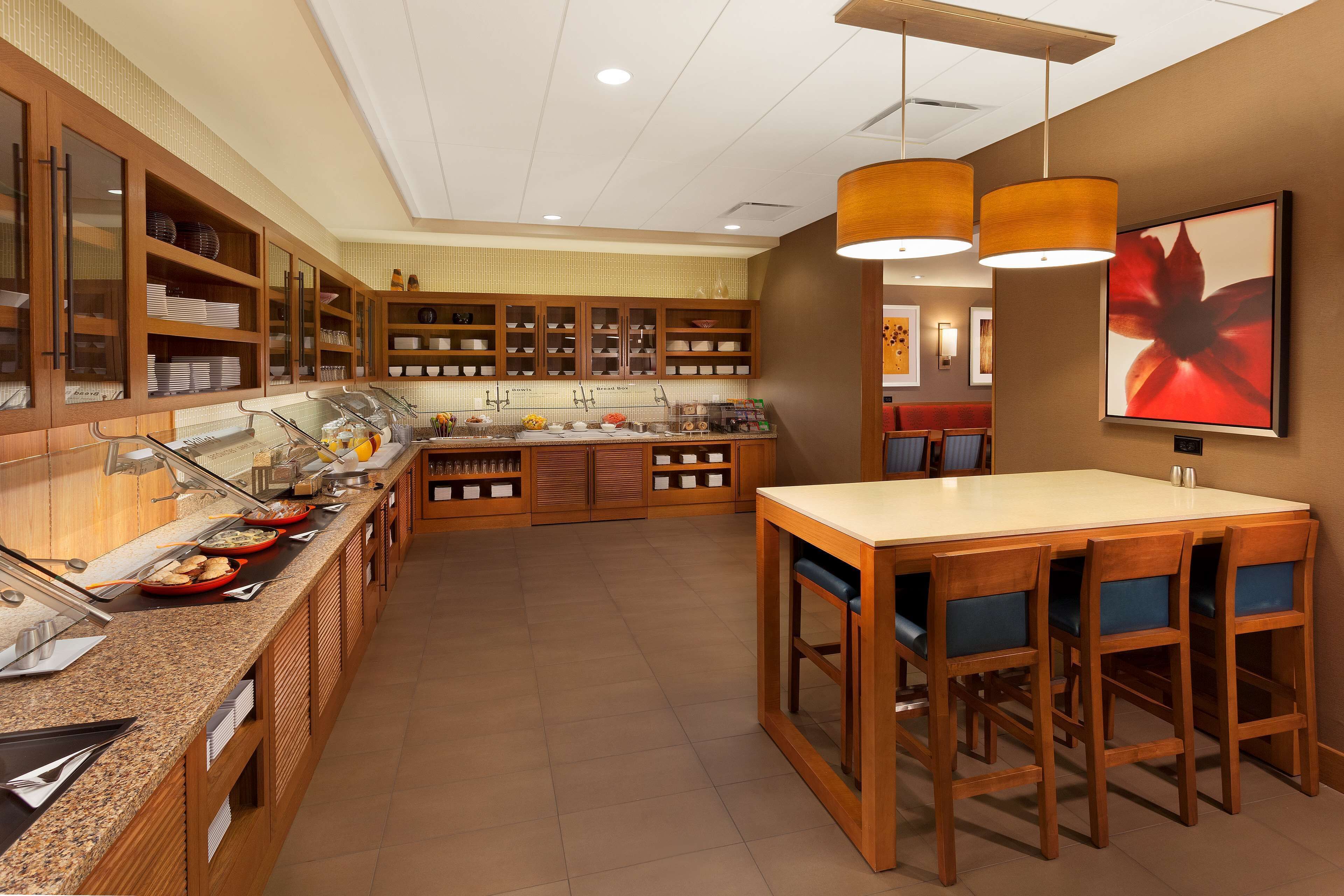 lunch and dinner served, american cuisine