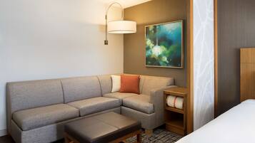 Hypo-allergenic bedding, down comforters, in-room safe, desk