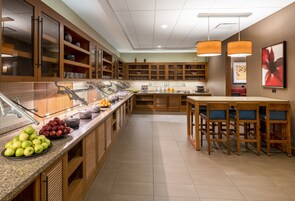 包含每日自助早餐