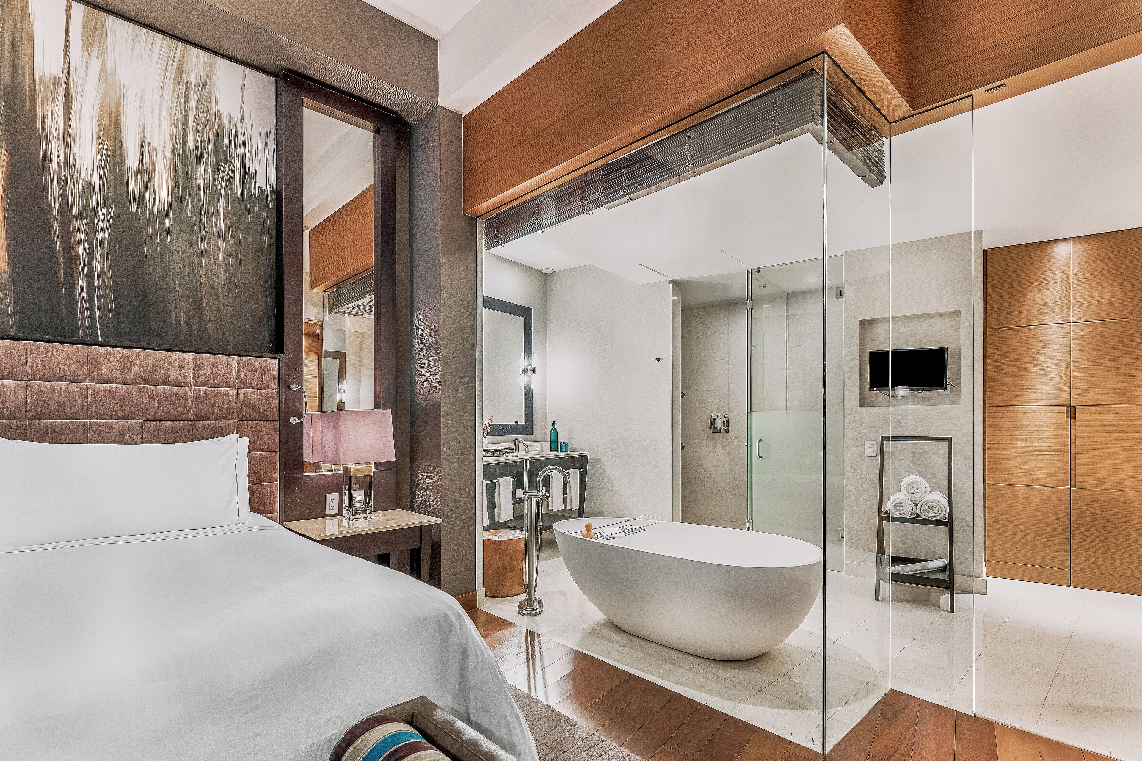 Ropa de cama de alta calidad, edredón, camas con pillow-top y minibar 