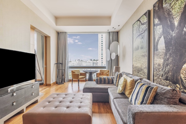 Master Suite, One King Bed | Premium bedding, down comforters, pillowtop beds, minibar