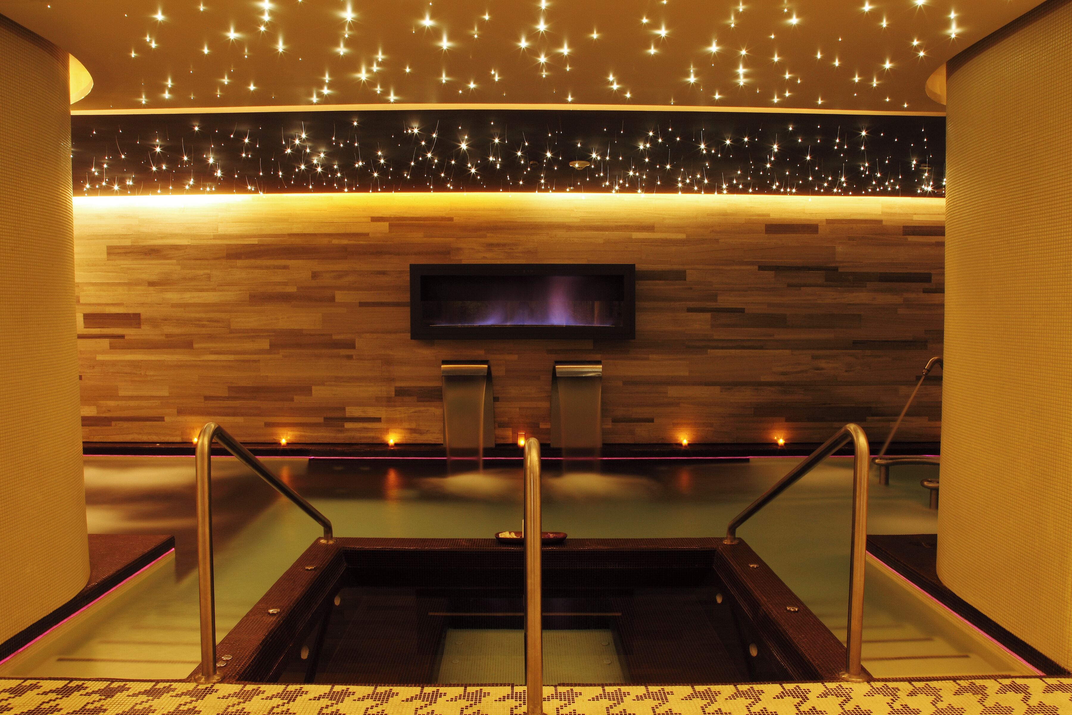 couples treatment room(s), sauna, hot tub, steam room, body treatments