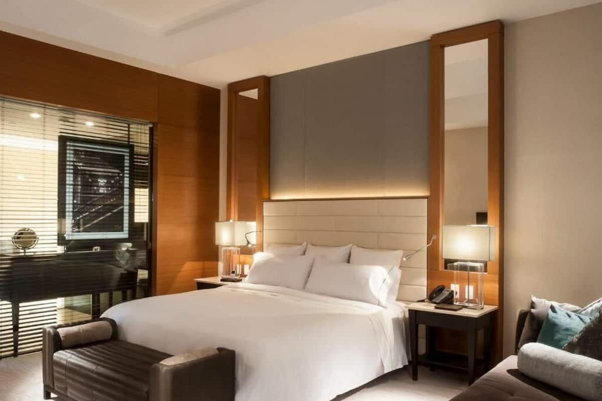 Premium bedding, down duvets, pillow-top beds, minibar