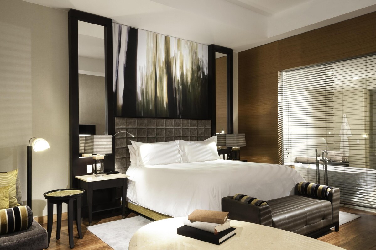 Live Aqua Urban Resort Mexico Guestroom