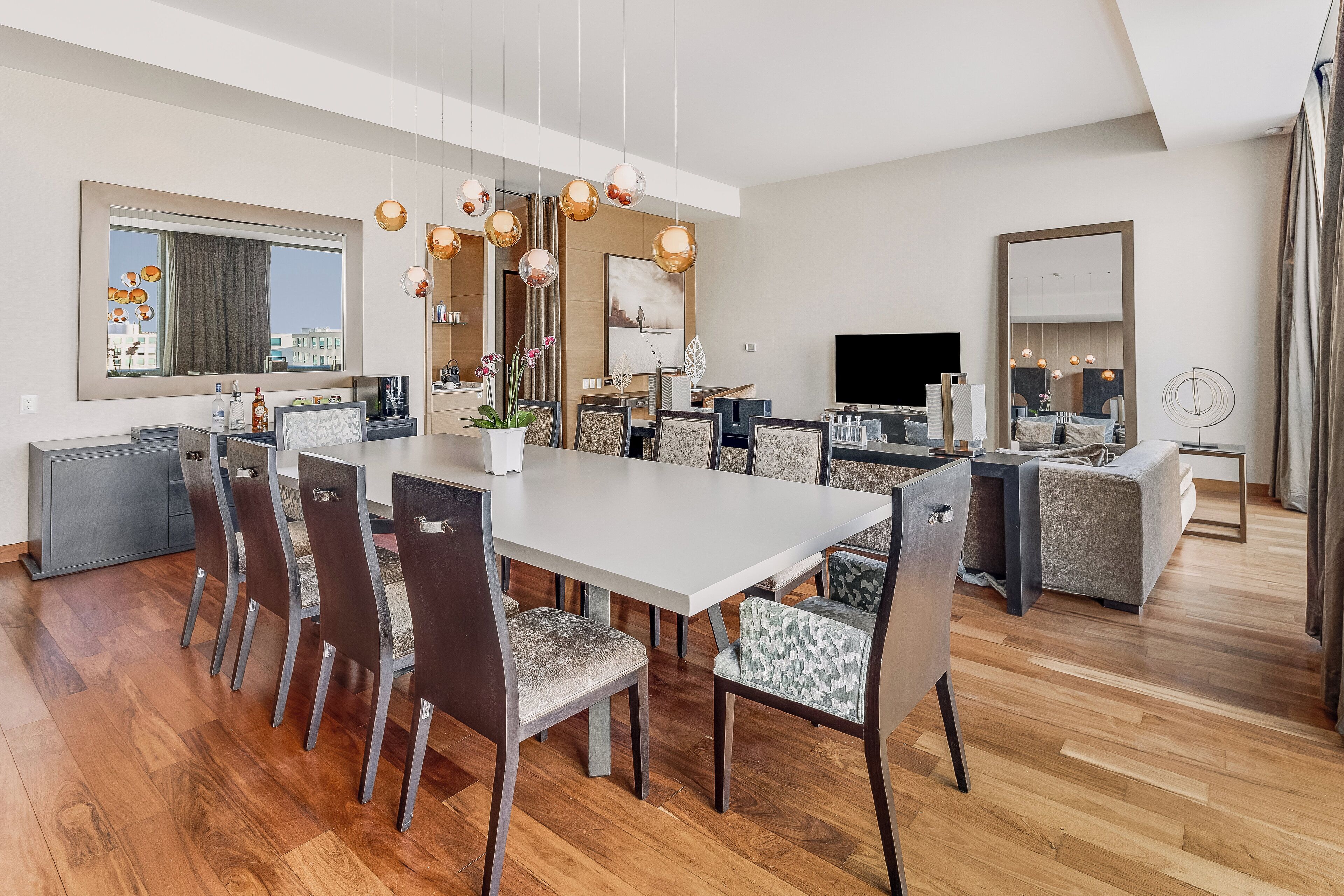 高档床上用品、羽绒被、加厚床垫、迷你吧