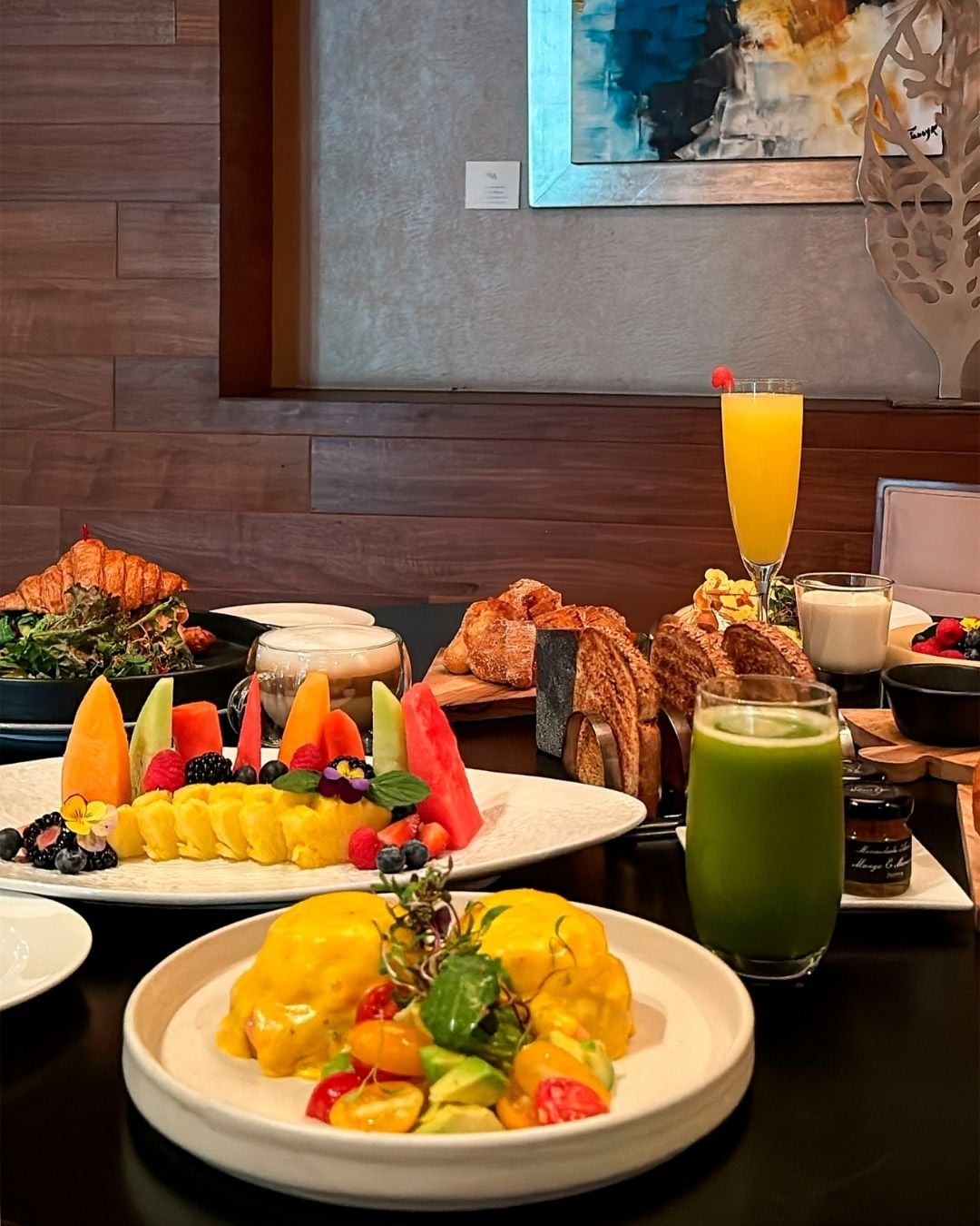 A breakfast buffet with various dishes and drinks.