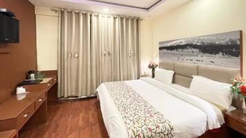 In-room safe, free WiFi, bed sheets