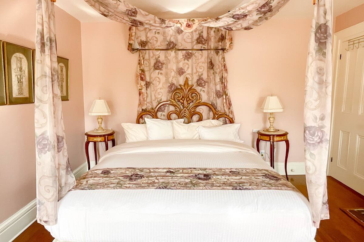 Egyptian cotton sheets, premium bedding, down comforters, pillowtop beds