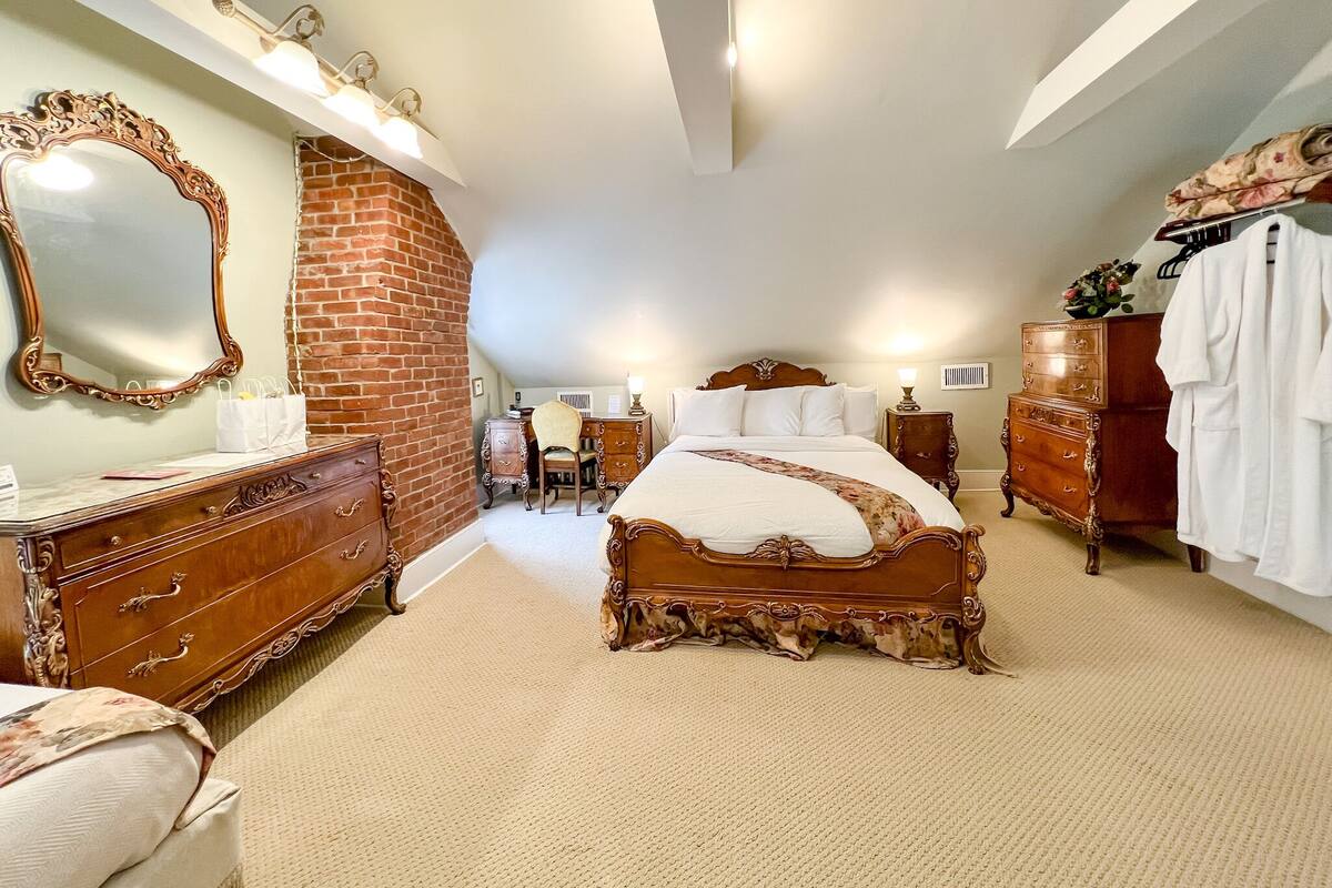 Egyptian cotton sheets, premium bedding, down comforters, pillowtop beds
