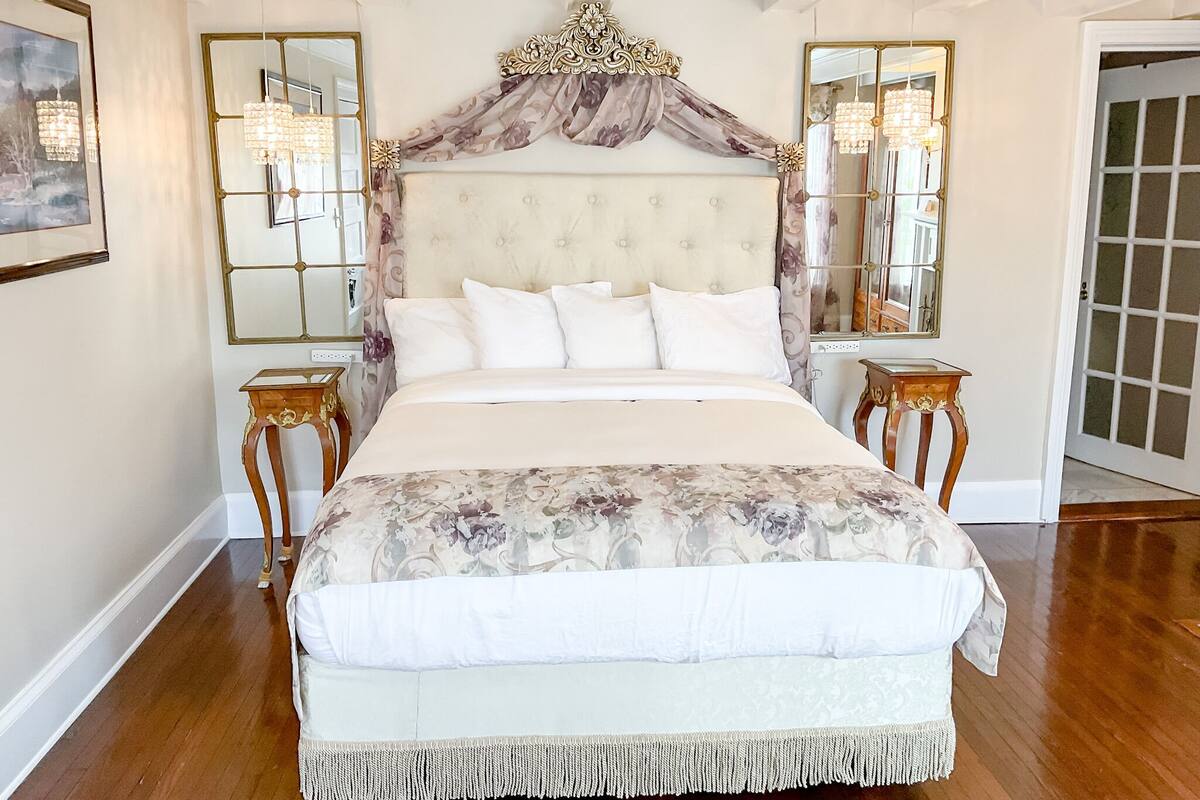 Egyptian cotton sheets, premium bedding, down comforters, pillowtop beds
