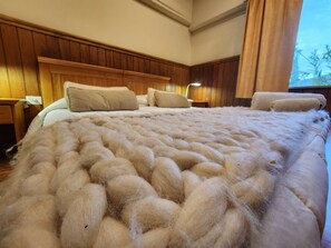 Down duvets, in-room safe, individually decorated, blackout curtains