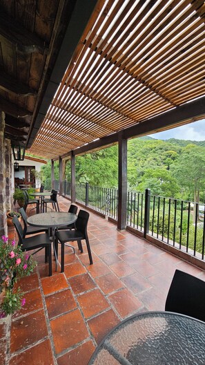 Terrace/patio - Hotel Selva Montana (Villa San Lorenzo)