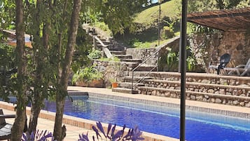 Utomhuspool