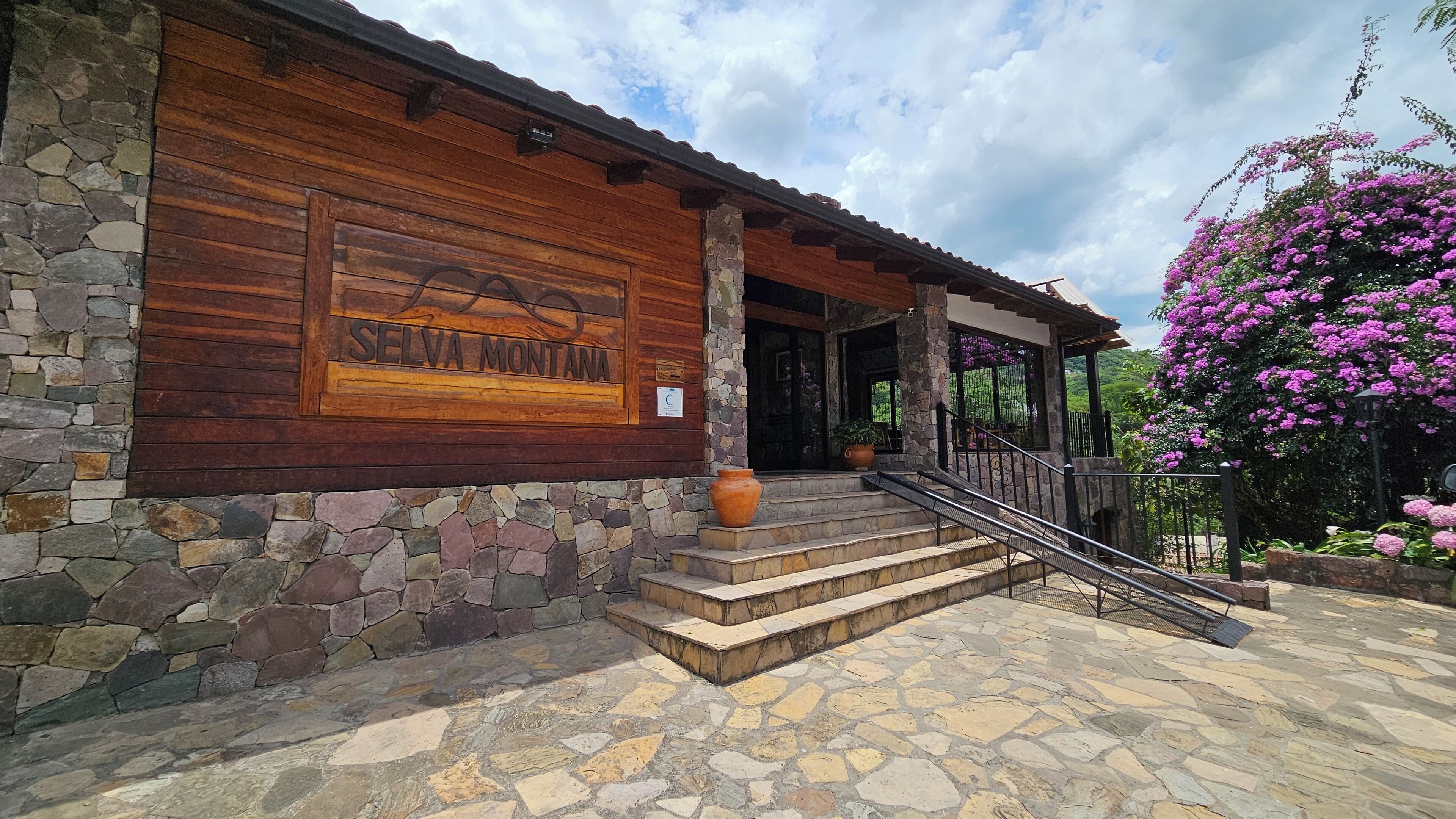 Fachada de la propiedad