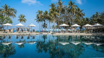 Kolam renang terbuka, payung kolam, kerusi lepak pantai