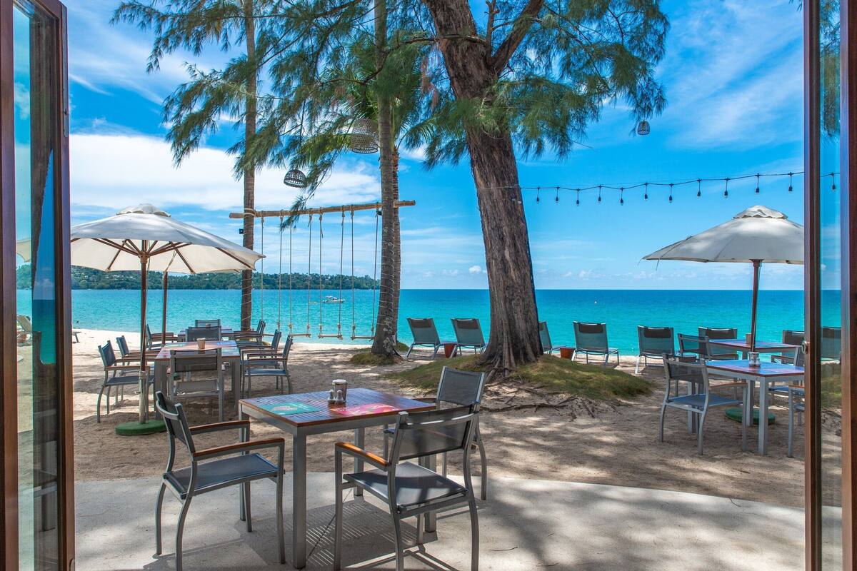 3 restaurants, breakfast, lunch, dinner served; mediterranean cuisine