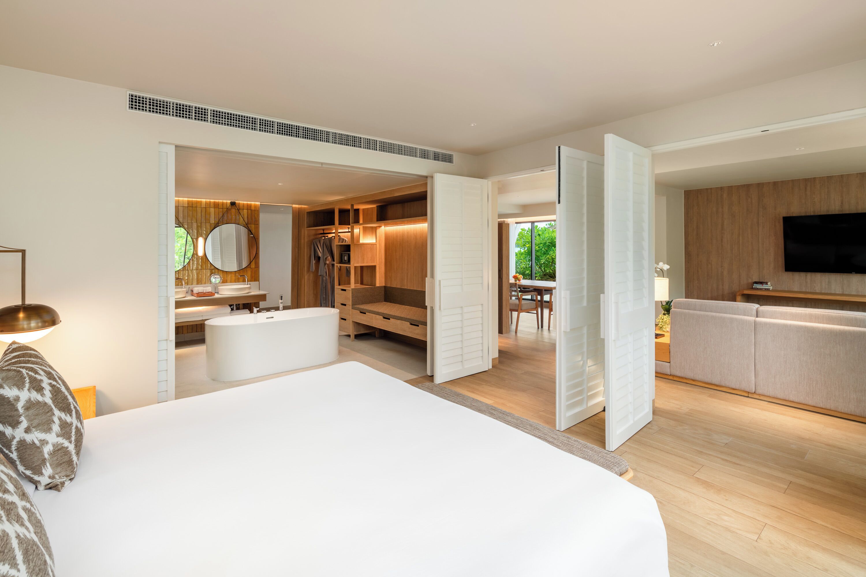 ห้องสวีท (Beach Access) | เครื่องนอนระดับพรีเมียม, มินิบาร์, ตู้นิรภัยในห้องพัก, โต๊ะทำงาน