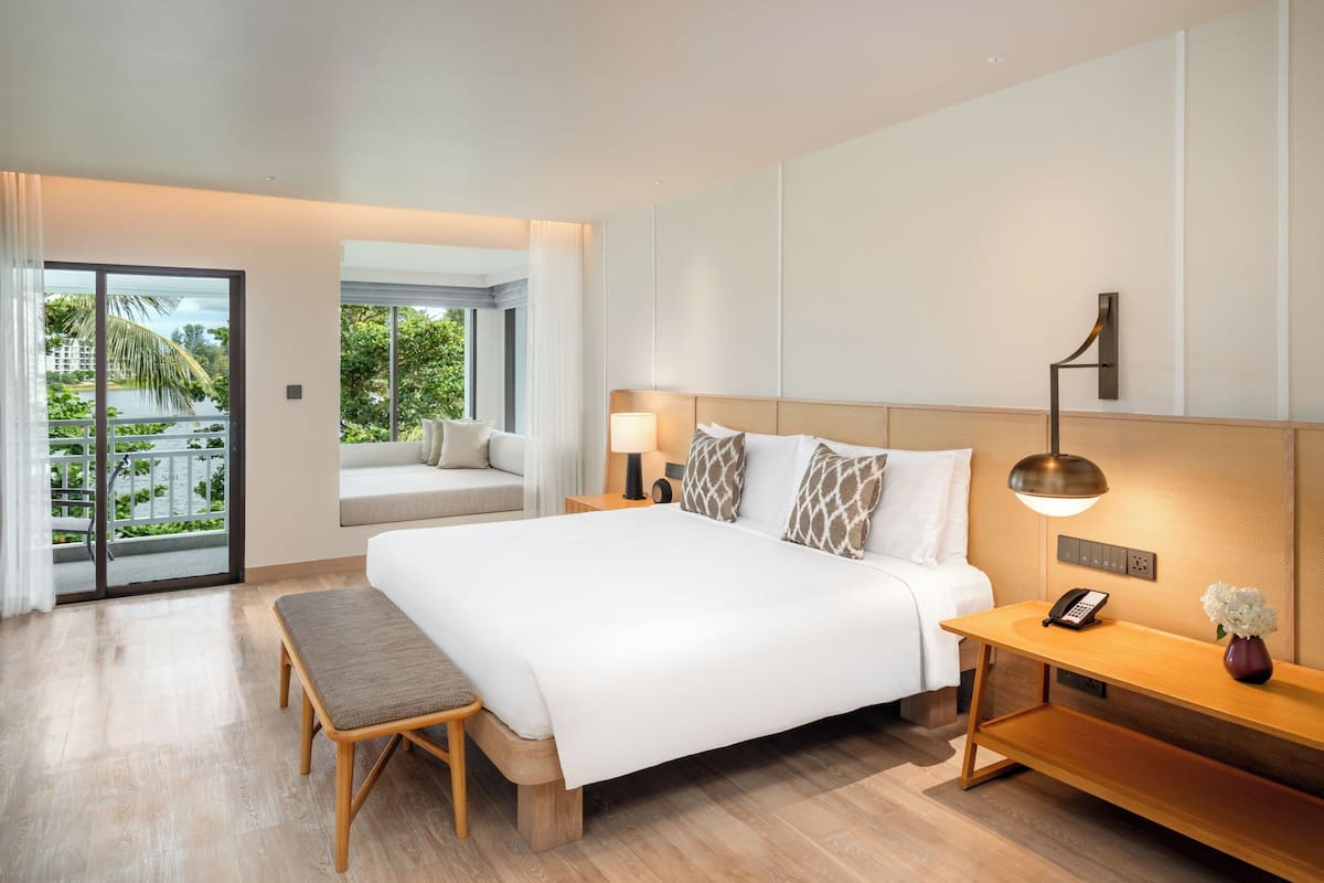 Suite, 1 kingsize bed, uitzicht op oceaan | 1 slaapkamer, luxe beddengoed, een minibar, een kluis op de kamer