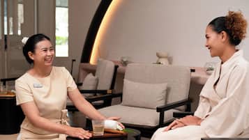 Couples treatment rooms, aromatherapy, hot stone massages