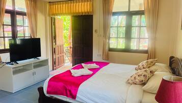 Deluxe-bungalow | Pengeskab på værelset, skrivebord, gratis Wi-Fi, sengetøj