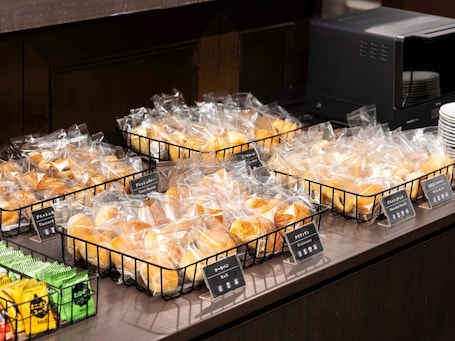 Free daily continental breakfast . KOKO STAY Shonan Fujisawa