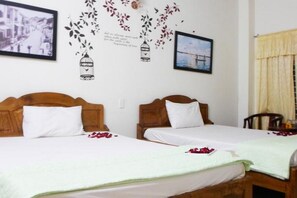 Minibar, desk, free WiFi, bed sheets - Lucky House Hotel (Da Nang)